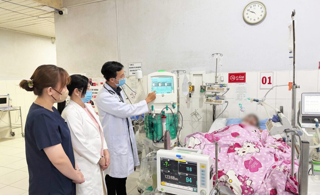 BỆNH VIỆN CHỢ RẪY HỖ TRỢ CHUYÊN MÔN CHO TRUNG TÂM Y TẾ PHÚ QUỐC: LẦN ĐẦU TRIỂN KHAI KỸ THUẬT LỌC MÁU LIÊN TỤC TẠI PHÚ QUỐC, KỊP THỜI CỨU SỐNG BỆNH NHÂN NGUY KỊCH