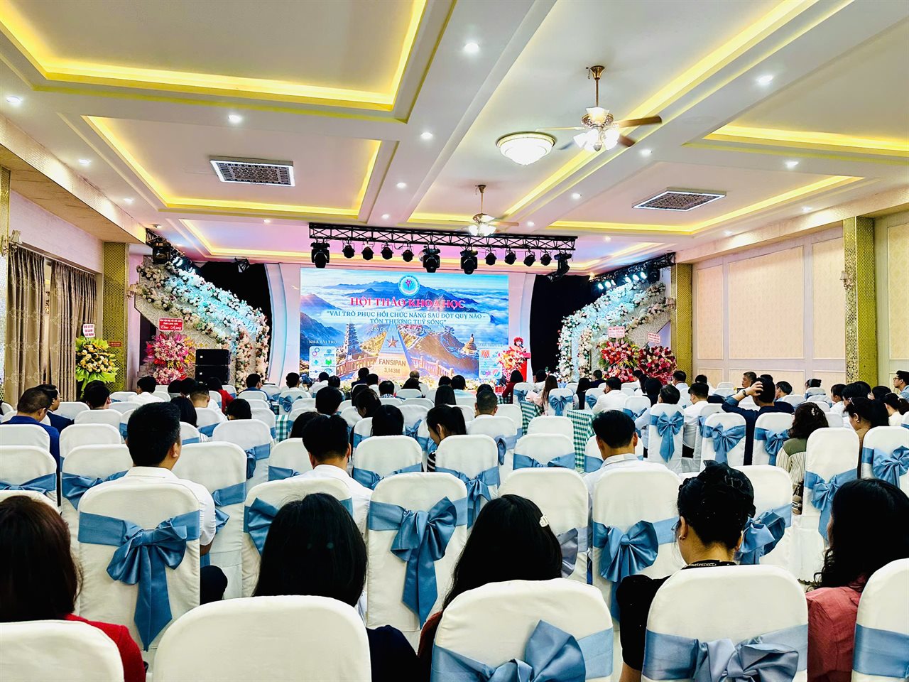 Lào Cai: Gần 300 đại biểu tham dự hội thảo khoa học về vai trò phục hồi chức năng sau đột quỵ não, tổn thương tủy sống     