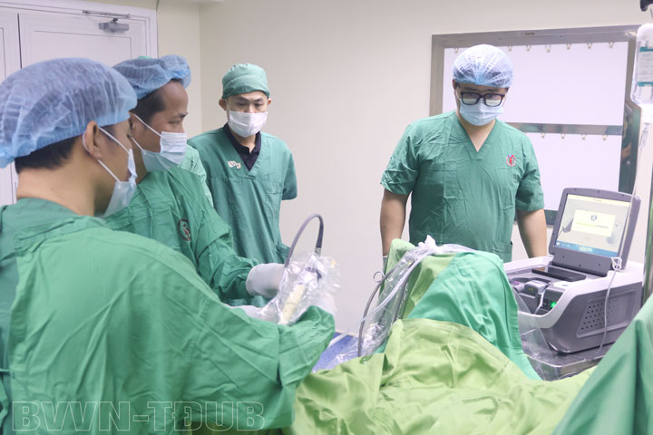 Bệnh viện Việt Nam – Thụy Điển Uông Bí tổ chức Hội thảo Kỹ thuật Rezum: Lần đầu tiên ứng dụng công nghệ nhiệt hơi nước điều trị tuyến tiền liệt tại Quảng Ninh