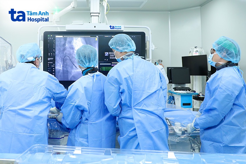 30 phút cấy máy tạo nhịp phòng ngưng tim, đột tử