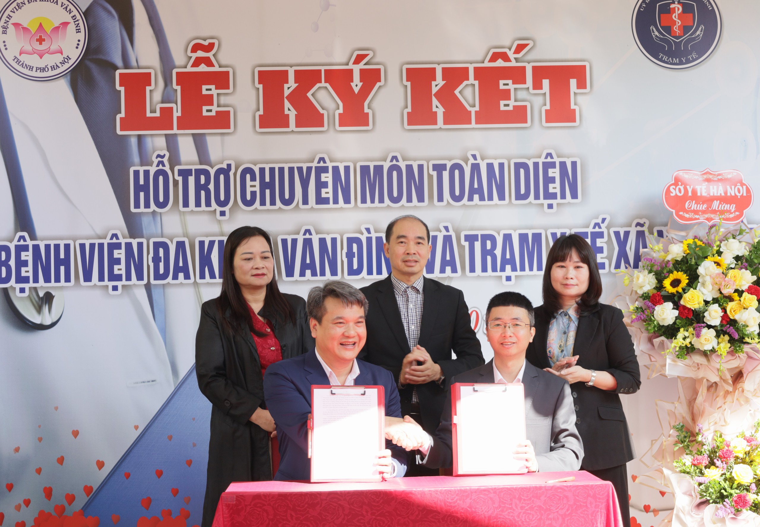 BVĐK Vân Đình ký kết hỗ trợ chuyên môn cho Trạm y tế xã Vân Đình: Từng bước nâng tầm y tế cơ sở