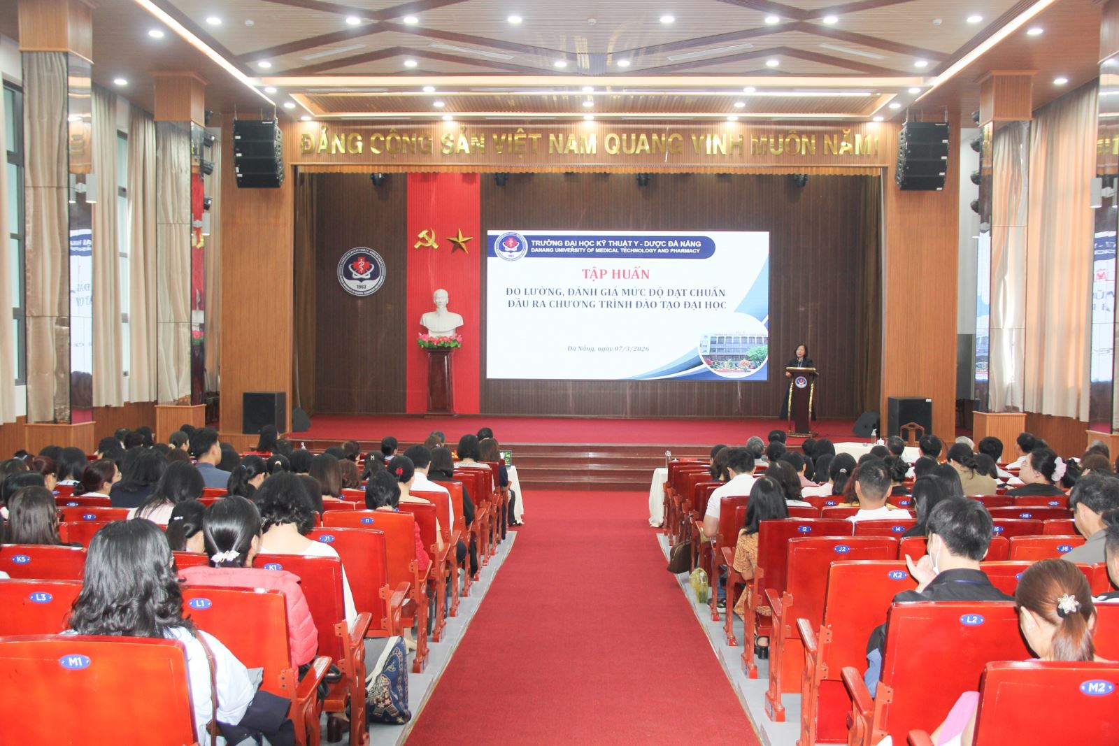 Trường Đại học Kỹ thuật Y – Dược Đà Nẵng tổ chức tập huấn về đo lường, đánh giá mức độ đạt chuẩn đầu ra các chương trình đào tạo