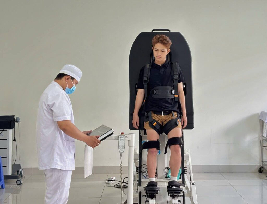 Phục hồi chức năng sau phẫu thuật tái tạo dây chằng chéo khớp gối – ứng dụng robot trong điều trị tại Bệnh viện Đa khoa Trà Vinh