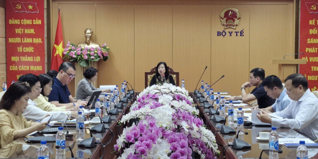 Bộ trưởng Bộ Y tế Đào Hồng Lan: Rà soát chi tiết dự thảo Chỉ thị của Thủ tướng Chính phủ về tổ chức khám sức khỏe định kỳ hoặc khám sàng lọc miễn phí cho người dân