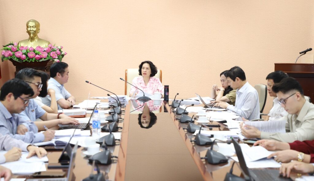 Thứ trưởng Bộ Y tế Nguyễn Thị Liên Hương chủ trì cuộc họp hoàn thiện dự thảo Nghị định quy định chi tiết và hướng dẫn thi hành một số điều của Luật Phòng bệnh