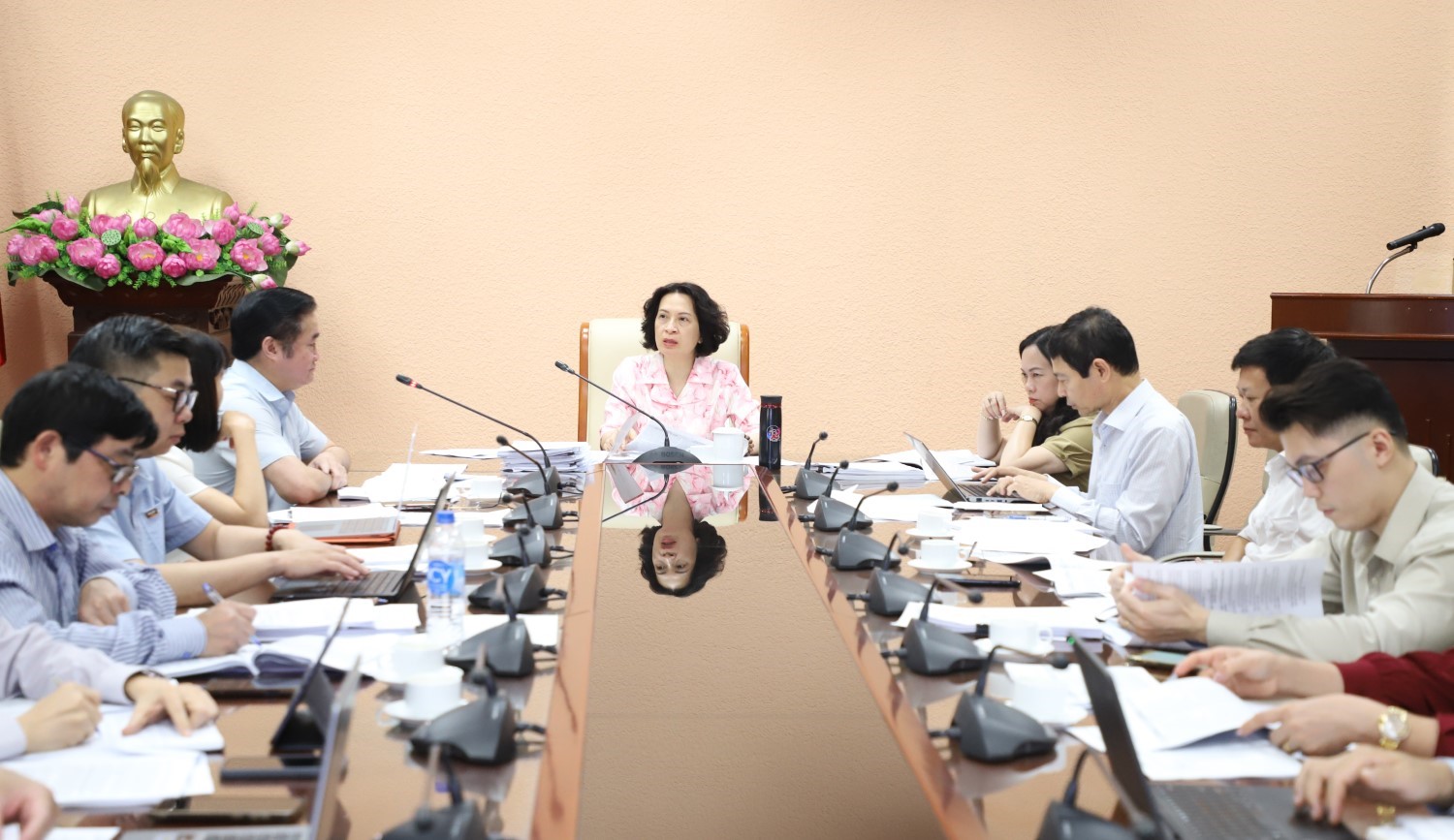 Thứ trưởng Bộ Y tế Nguyễn Thị Liên Hương chủ trì cuộc họp hoàn thiện dự thảo Nghị định quy định chi tiết và hướng dẫn thi hành một số điều của Luật Phòng bệnh
