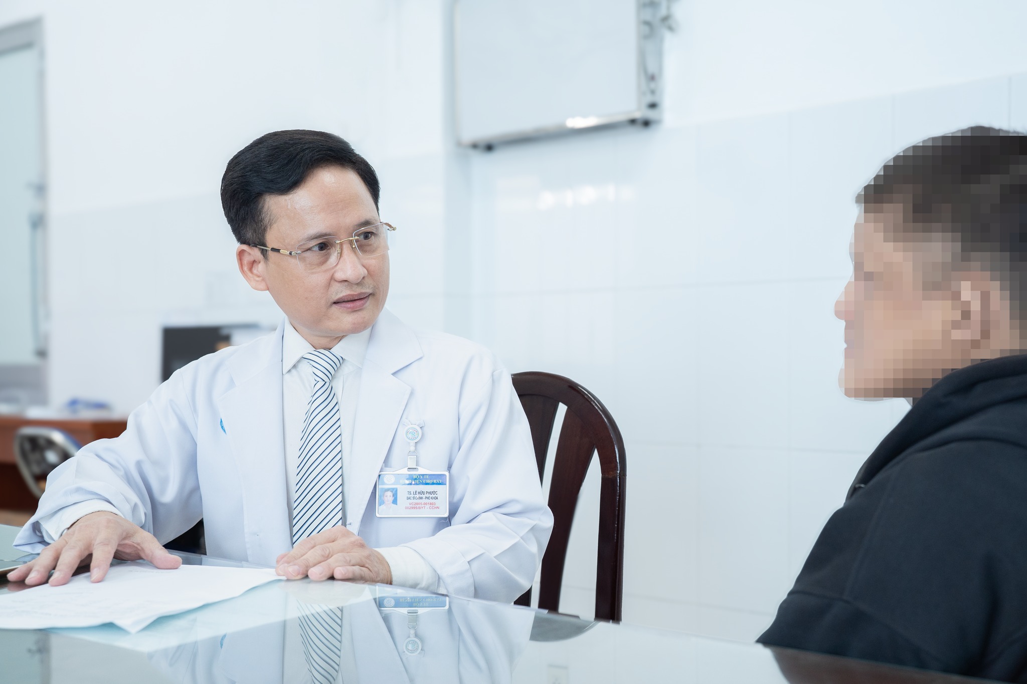 PHÁT HIỆN, ĐIỀU TRỊ VÀ KIỂM SOÁT HIỆU QUẢ CHO MỘT BỆNH NHÂN MẮC BỆNH WILSON THỂ ĐẶC BIỆT BỊ BỎ SÓT SUỐT 20 NĂM