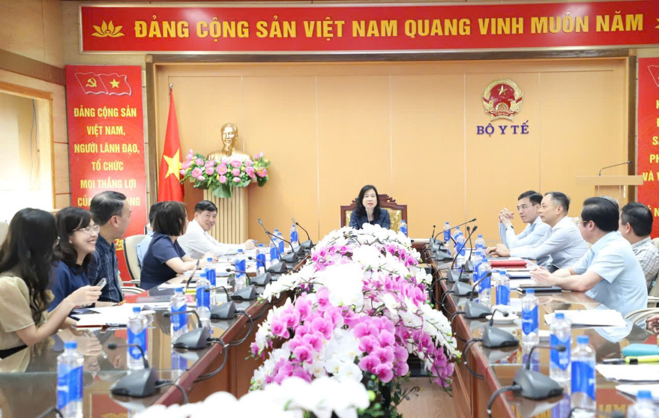 Bộ trưởng Bộ Y tế Đào Hồng Lan quyết liệt chỉ đạo phân cấp, cắt giảm, đơn giản hóa thủ tục hành chính, điều kiện kinh doanh theo yêu cầu của Trung ương