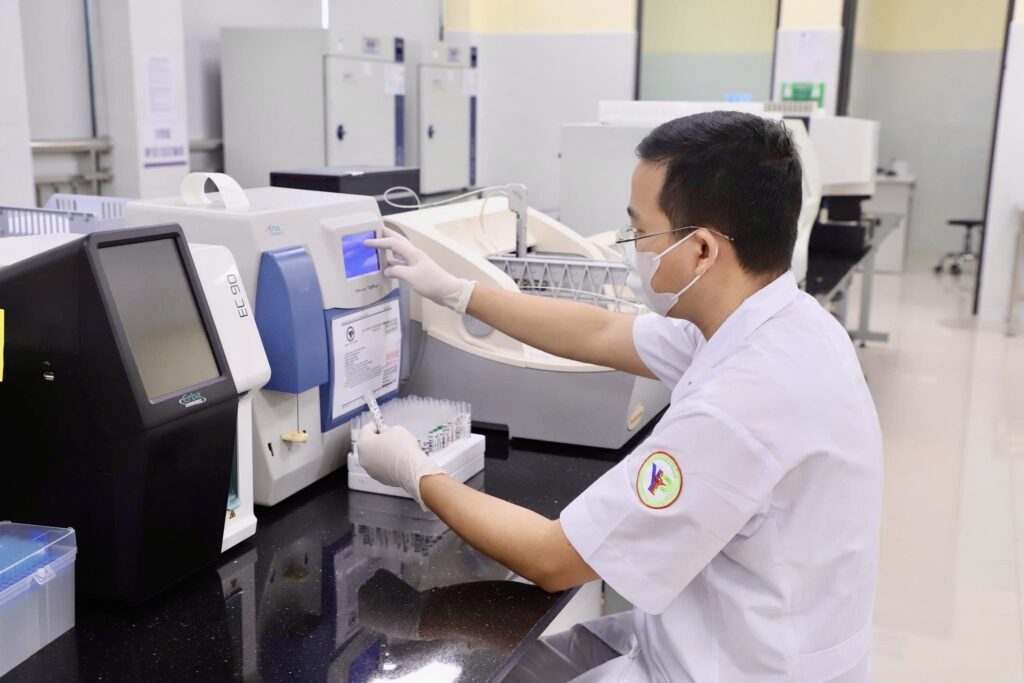 Phòng Xét nghiệm của Bệnh viện Đa khoa Yên Phong đạt chuẩn ISO 15189:2022