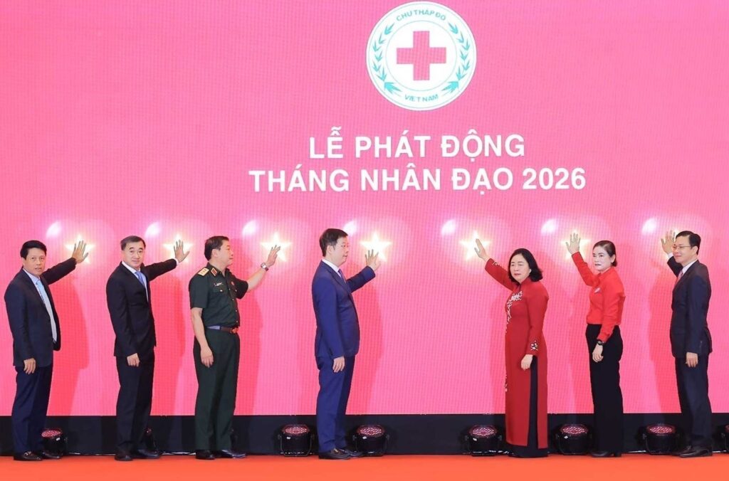 Thứ trưởng Bộ Y tế Trần Văn Thuấn dự lễ phát động Tháng Nhân đạo 2026