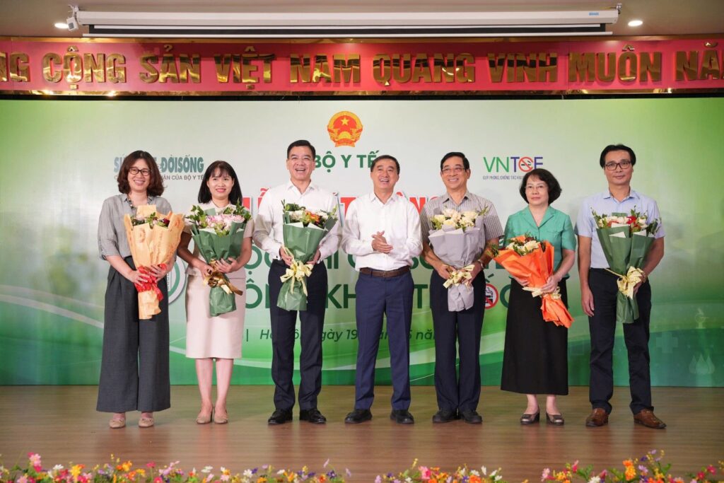Thứ trưởng Bộ Y tế Trần Văn Thuấn dự và phát biểu tại Lễ phát động cuộc thi cơ sở y tế không khói thuốc lá lần thứ II