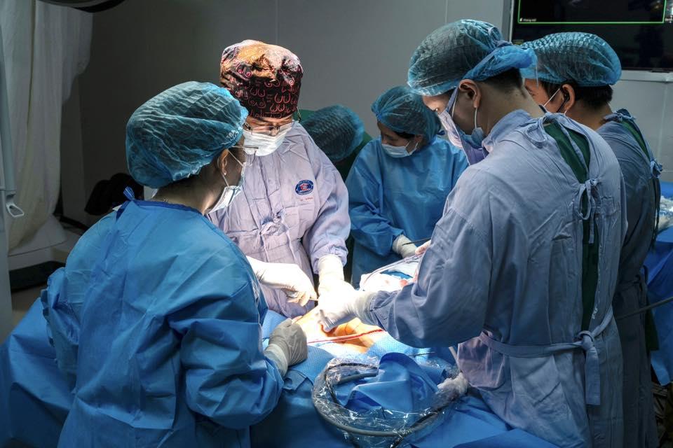 BỆNH VIỆN K TỔ CHỨC HỘI THẢO QUỐC TẾ VỀ UNG THƯ VÚ, TRÌNH DIỄN PHẪU THUẬT KẾT HỢP TẠO HÌNH MỘT THÌ