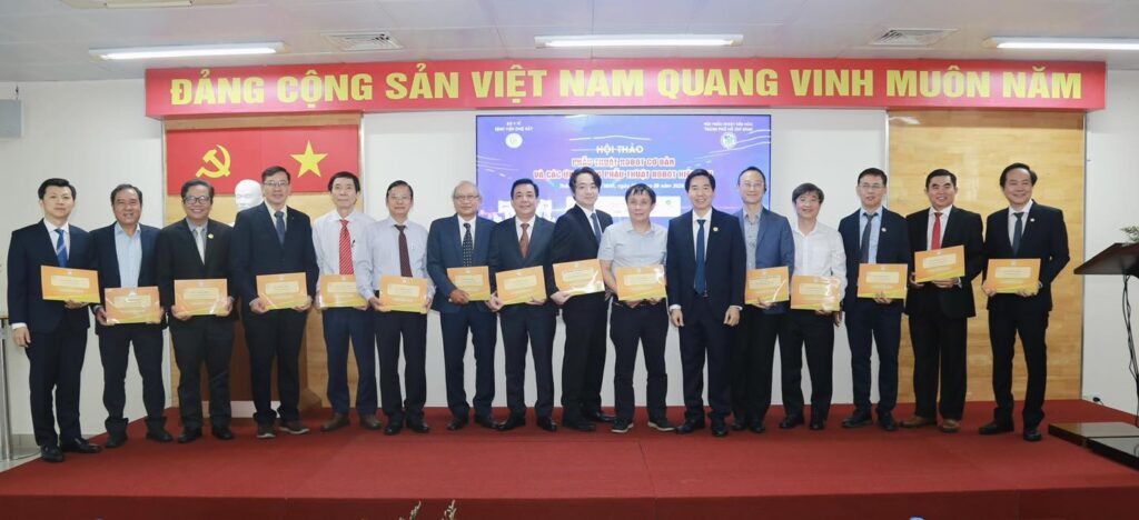 PHẪU THUẬT ROBOT CƠ BẢN VÀ CÁC ỨNG DỤNG PHẪU THUẬT ROBOT HIỆN NAY: KẾT NỐI CHUYÊN GIA, CẬP NHẬT TIẾN BỘ KỸ THUẬT