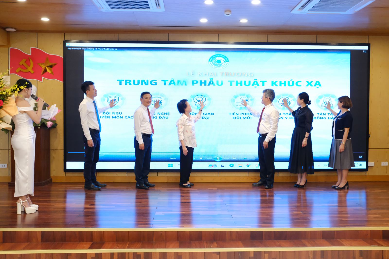 Khai trương Trung tâm Phẫu thuật Khúc xạ tiêu chuẩn quốc tế tại Bệnh viện Mắt Trung ương