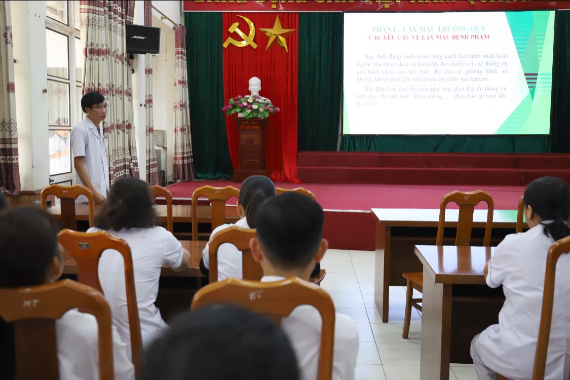 Bệnh viện Đa khoa tỉnh Cao Bằng tập huấn quy trình lấy mẫu bệnh phẩm xét nghiệm chuẩn trong toàn viện
