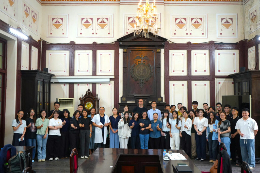 Tổ chức Seminar khoa học “Kết hợp các kỹ thuật quang phổ dao động và trí tuệ nhân tạo để khai thác tối đa thông tin phục vụ các ứng dụng trong dược phẩm và y sinh” tại Trường Đại học Dược Hà Nội
