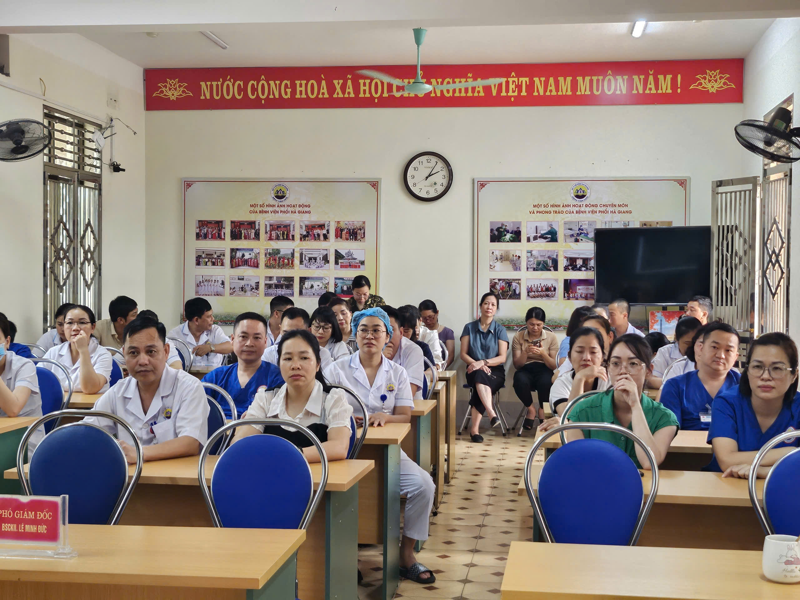 BỆNH VIỆN PHỔI HÀ GIANG TỔ CHỨC TẬP HUẤN KỸ NĂNG GIAO TIẾP ỨNG XỬ VÀ VĂN HÓA BỆNH VIỆN